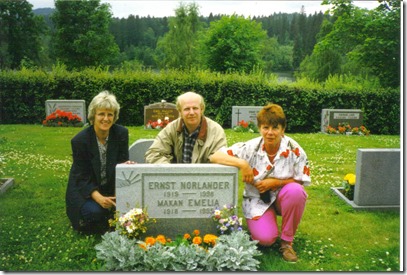 Ernsts o Emilias grav med Birgitta, Sören och Rosita